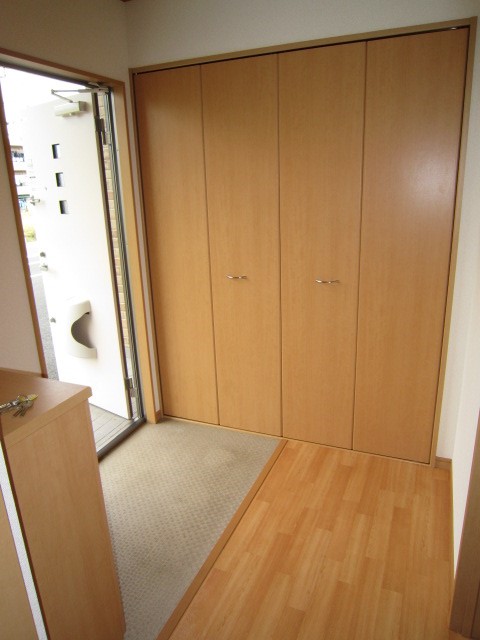 プランタンD 玄関