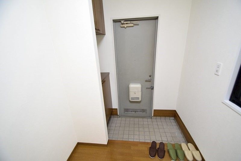 厚木市妻田東戸建 玄関