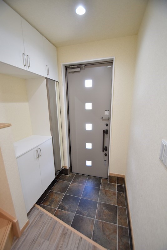 関口戸建て 玄関