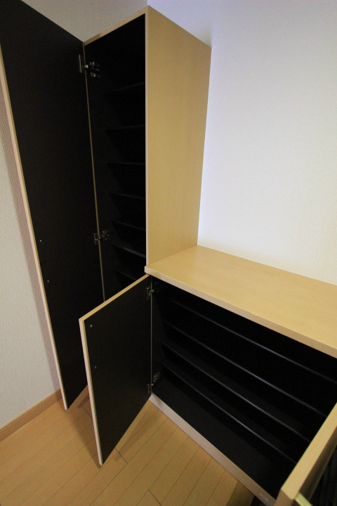 ラトゥール　レジュモー 玄関