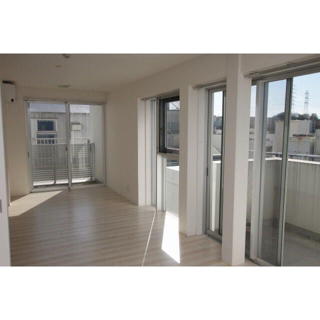 シャトー　マーシャン リビング