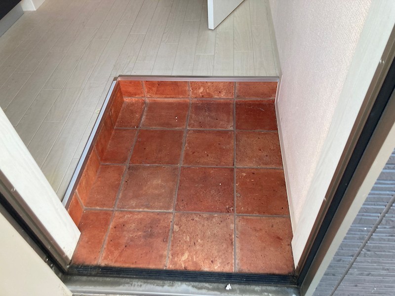 プラスガレージ秦野  玄関