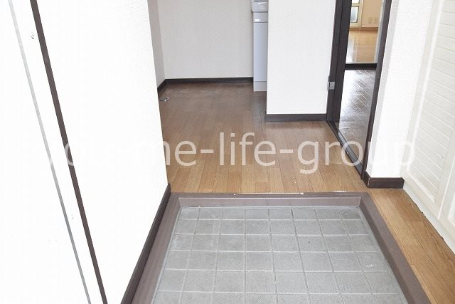 メゾンカトレア 玄関