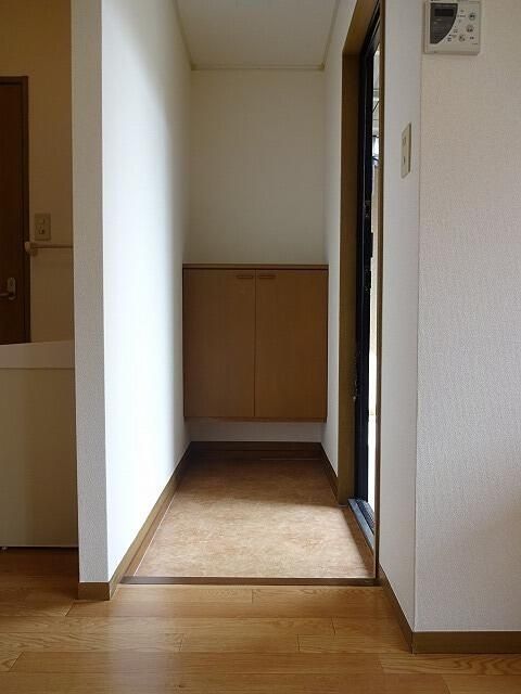 ブライティアＢ 玄関
