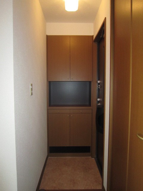 ロイヤルコートA 玄関