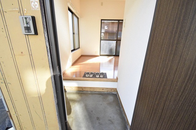 鎌田貸家 玄関
