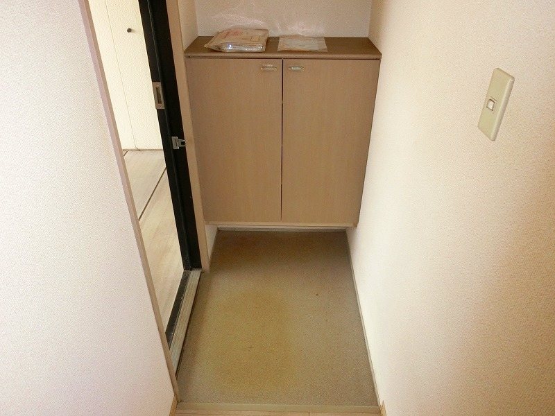 コスモエステート 玄関