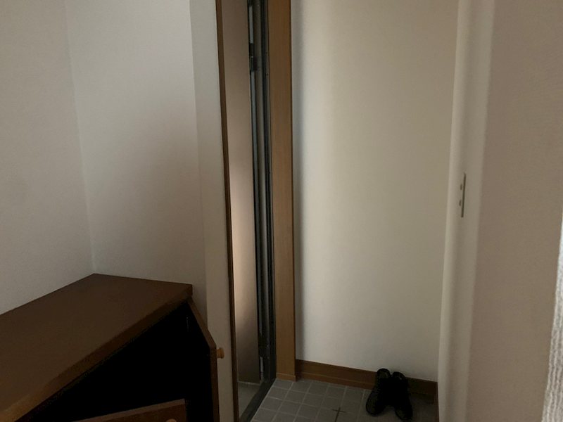 ハイネス小林C 玄関