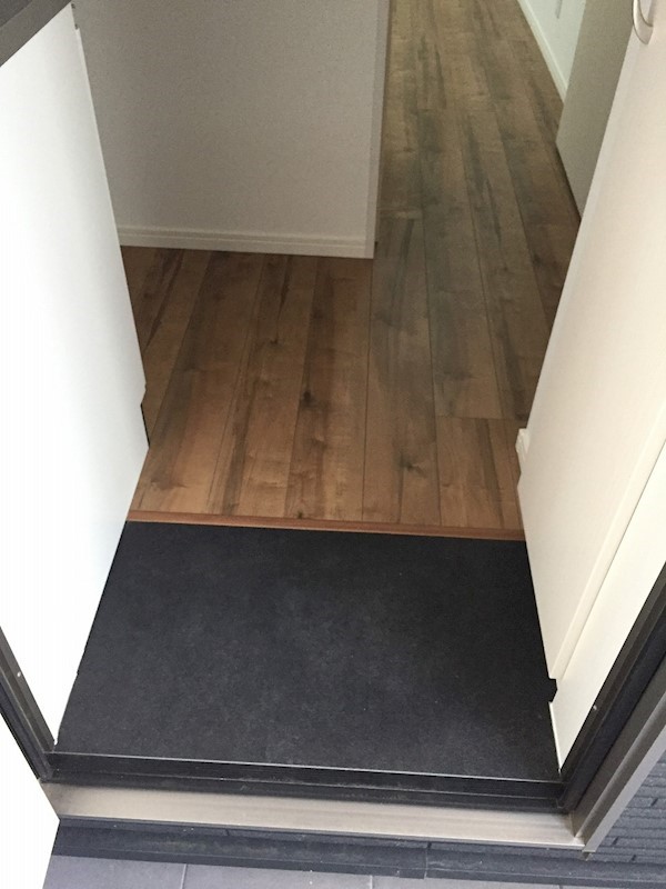 クレスト平塚 玄関