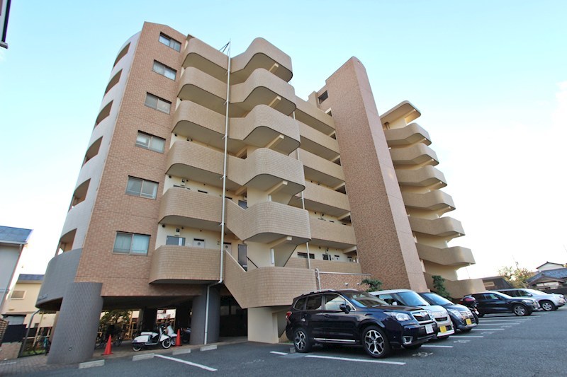 エーデルハイム湘南 駐車場