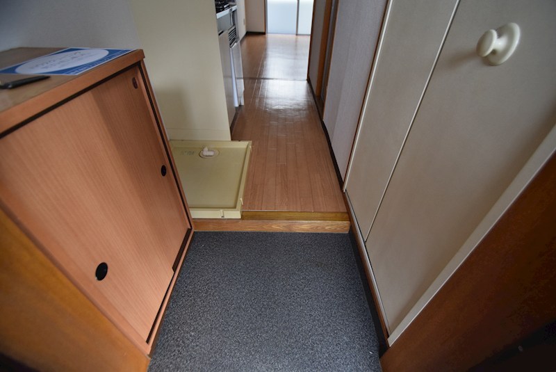 リュミエ本厚木 玄関