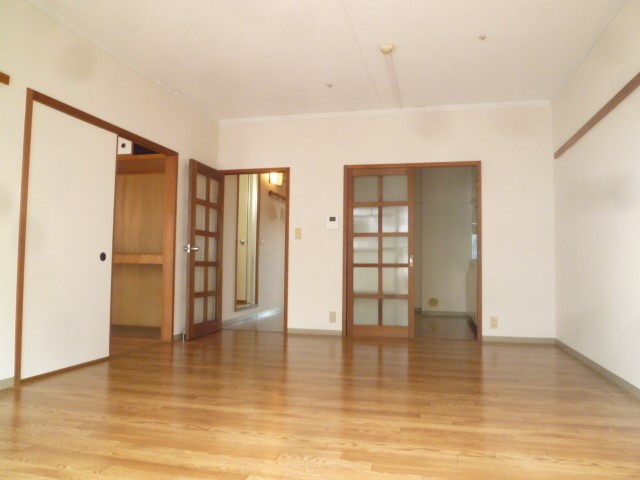 テレパレス伊勢原６号棟 リビング