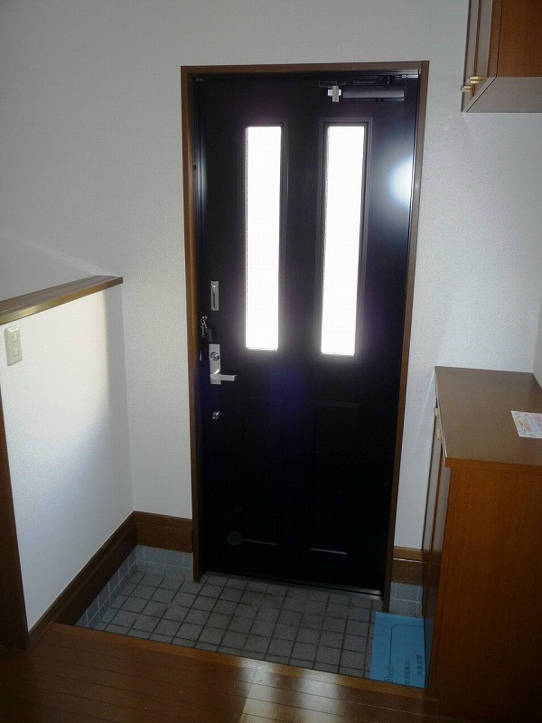 チューダーハウスC棟 玄関