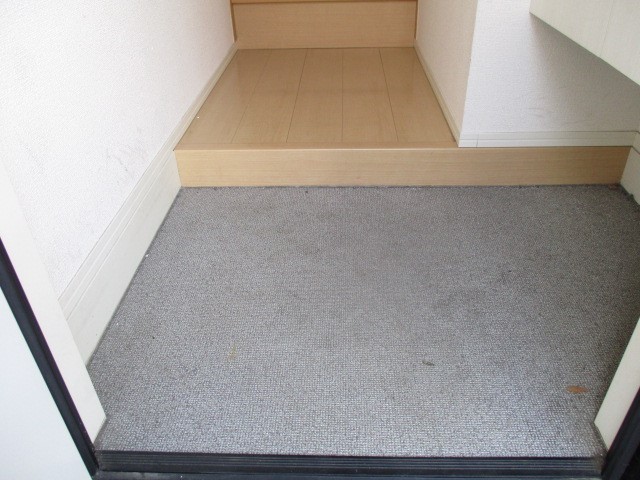 メゾンルミエール 玄関