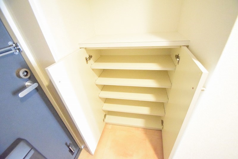 パストラル本厚木 玄関