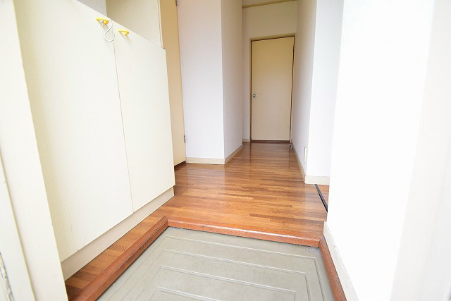 エステートピアひばりヶ丘 玄関