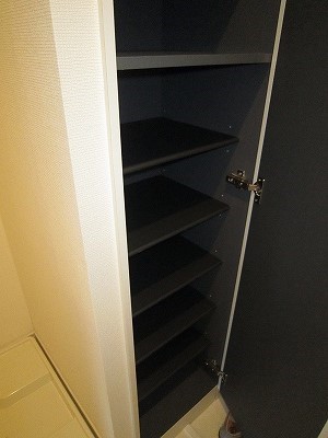 リブリ・桃浜町 玄関