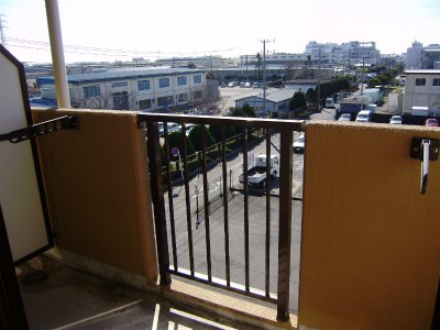 南向きで日当たり良好です。別部屋参考写真。 マーメイド湘南 ベランダ