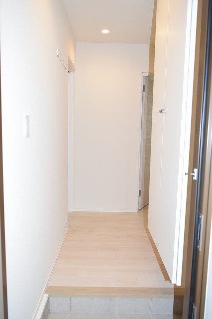 エクシール湘南B 玄関