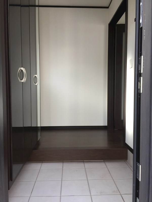 平塚4丁目戸建 玄関