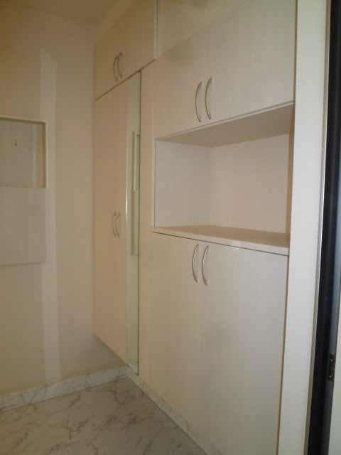 ワイズハウス 玄関