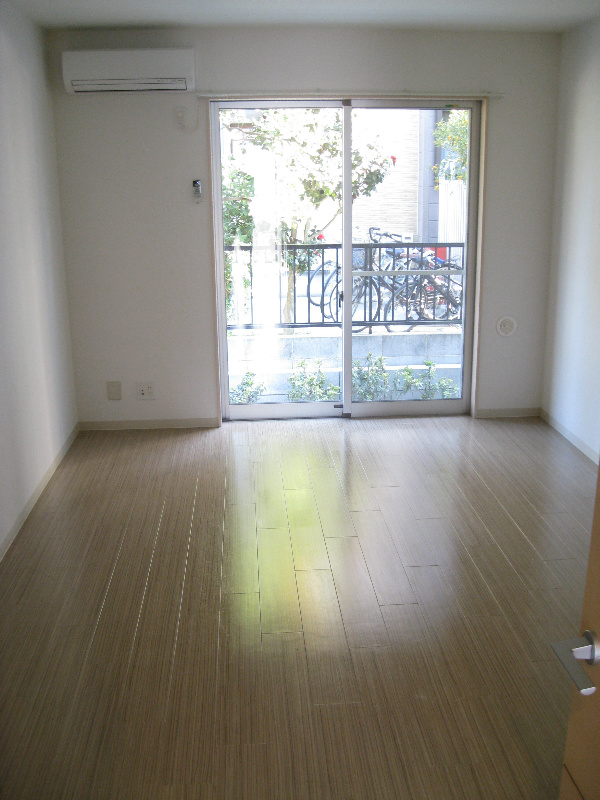 他のお部屋の写真です RONDⅢ番館 リビング