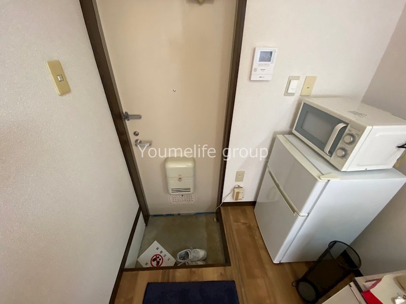 ホワイトハウス沼目A 玄関