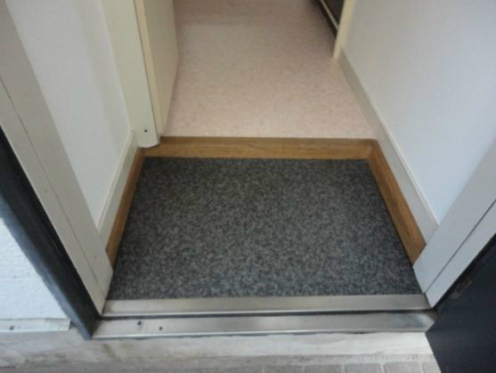 司ハウス辻堂 玄関