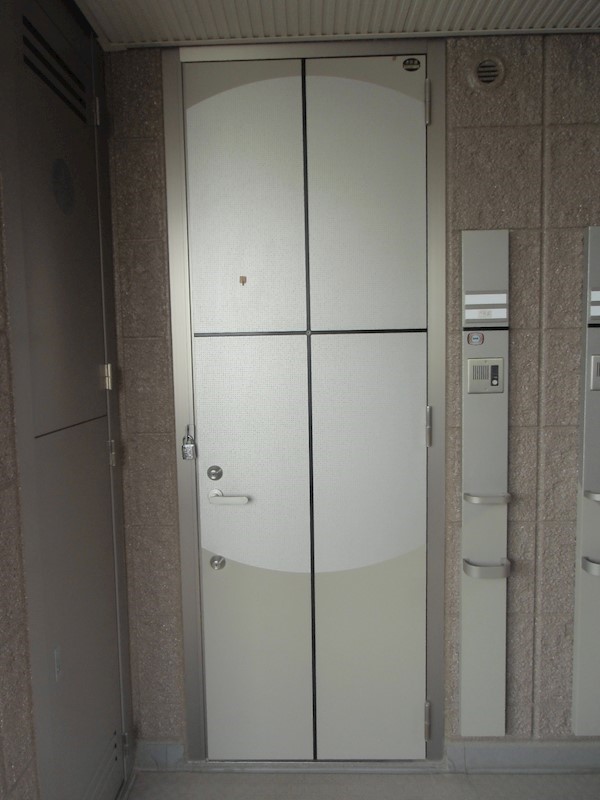 メゾン高田 玄関