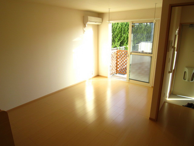 中里戸建て　2 リビング