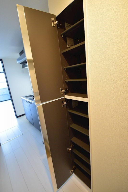 ファイブスター東海C棟 玄関