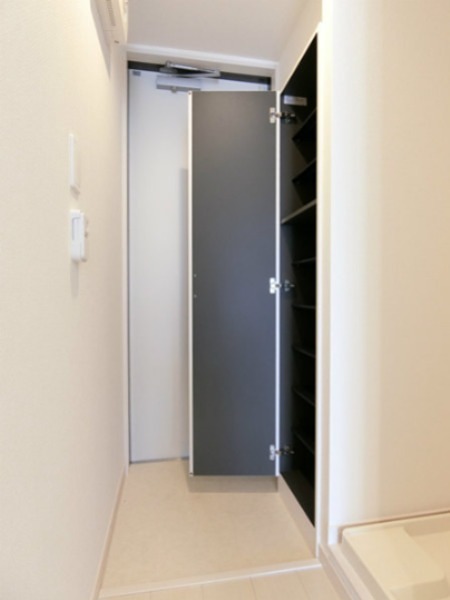 リブリ・コウゲン鎌倉 玄関