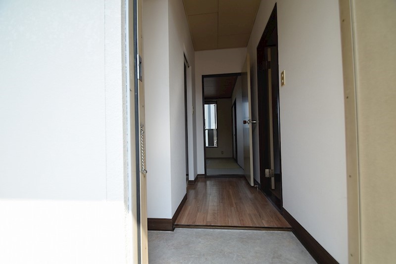 南鴨宮サニーハイツ 玄関