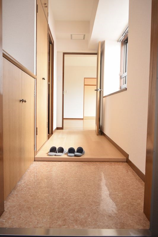 クレスト湘南  玄関