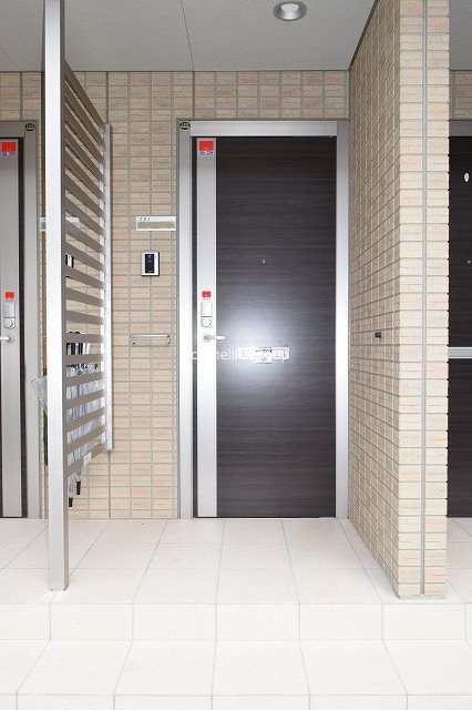 ディアベルジュ湘南台参番館  玄関