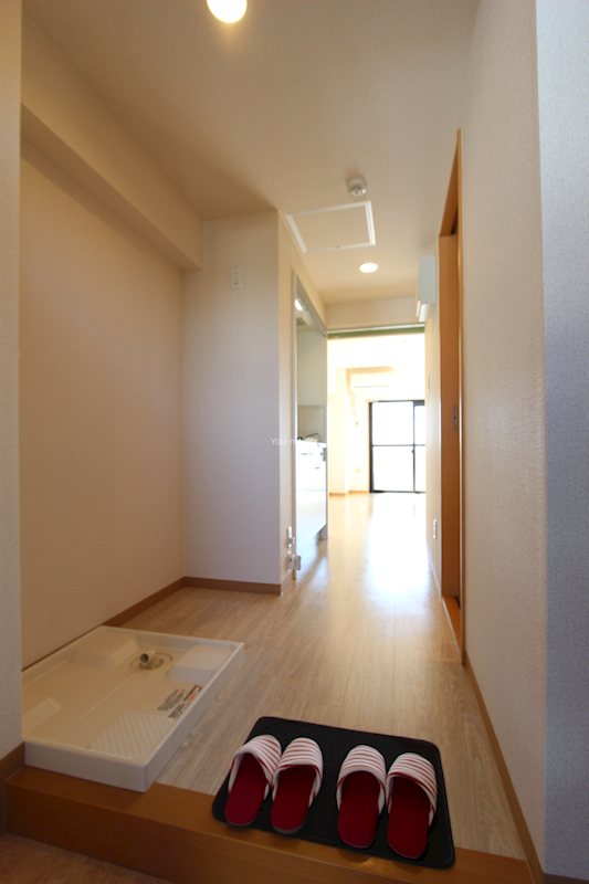 ルナスクエア 玄関