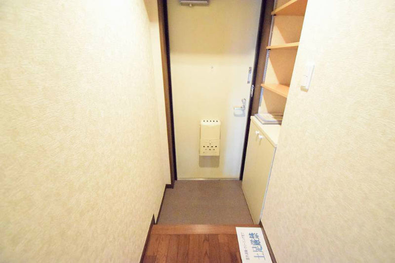 グランフォルム愛甲石田 玄関