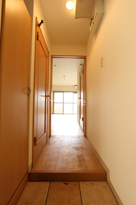 プレセンスK 玄関