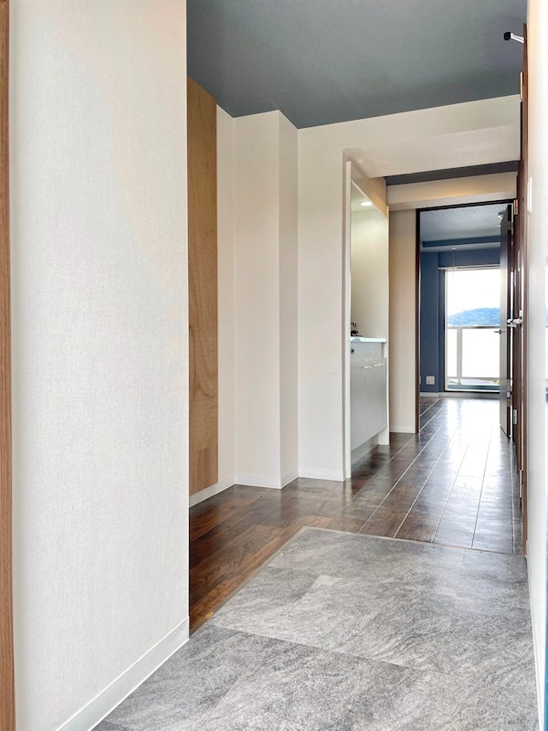 カレッジヒルズB  玄関