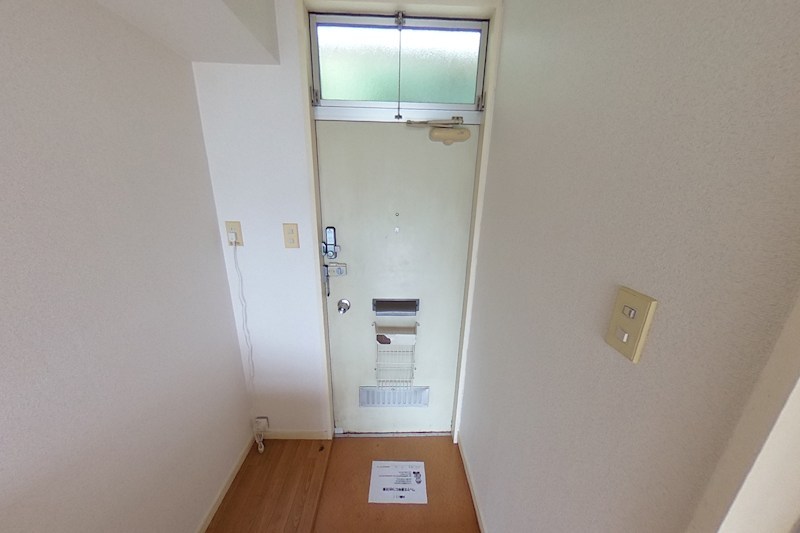 スカイパルユタカ 玄関