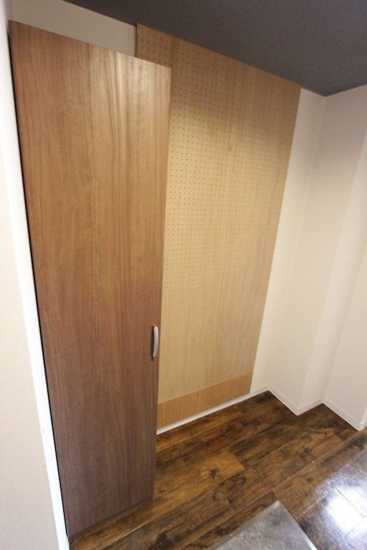 カレッジヒルズB  玄関