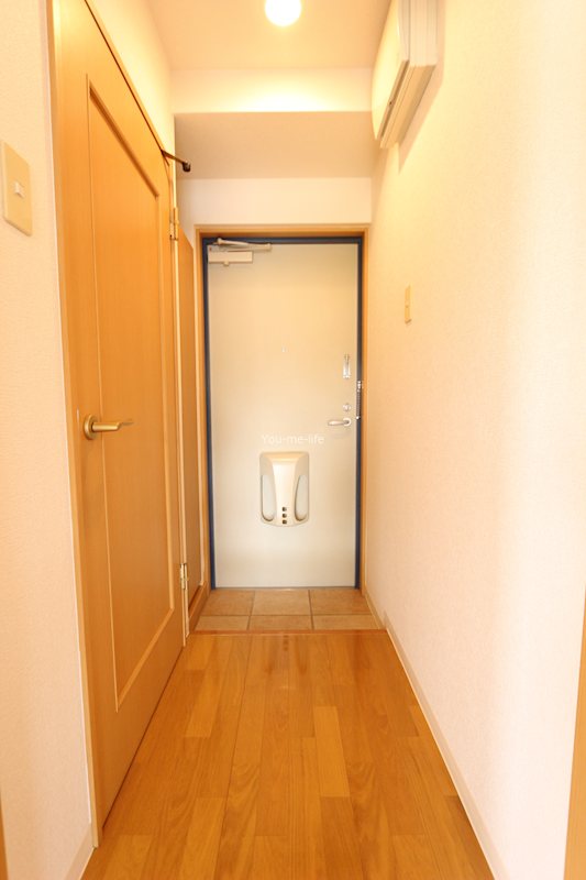 プレセンスK 玄関