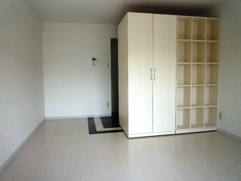 プレイズ　レイ リビング