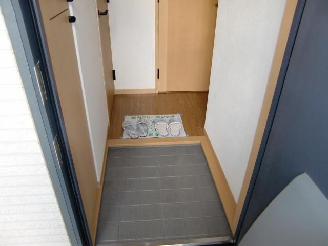 プラネッツ湘南B 玄関