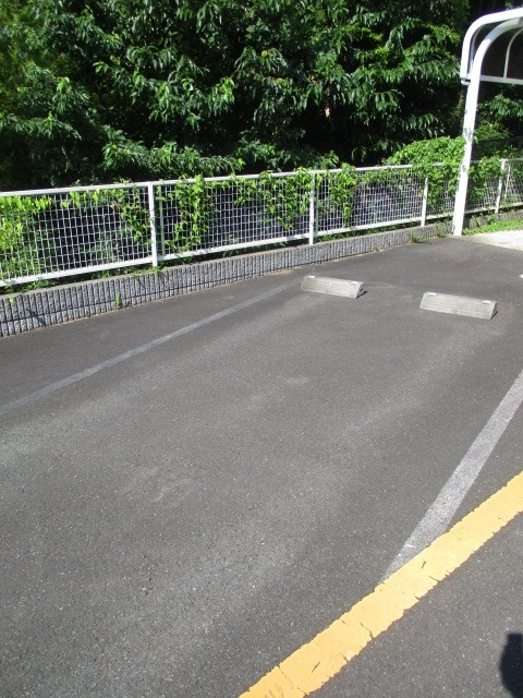 小雀レジデンス 駐車場