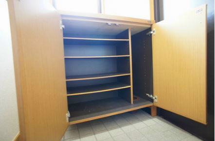 英桜コーポ 玄関