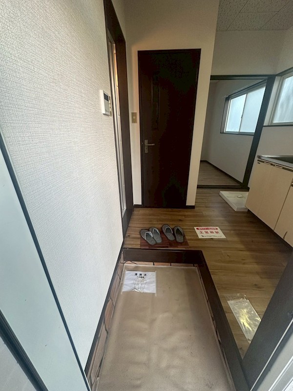 メゾンドベルフィーユ 玄関