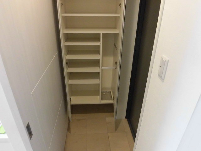 エクセラ鎌倉植木 玄関