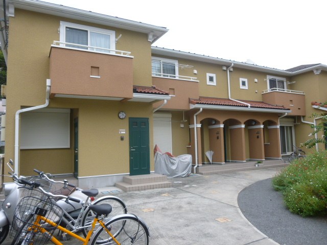 フローラ B1号室 外観