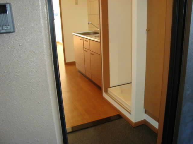 ポスト・マローネ 玄関